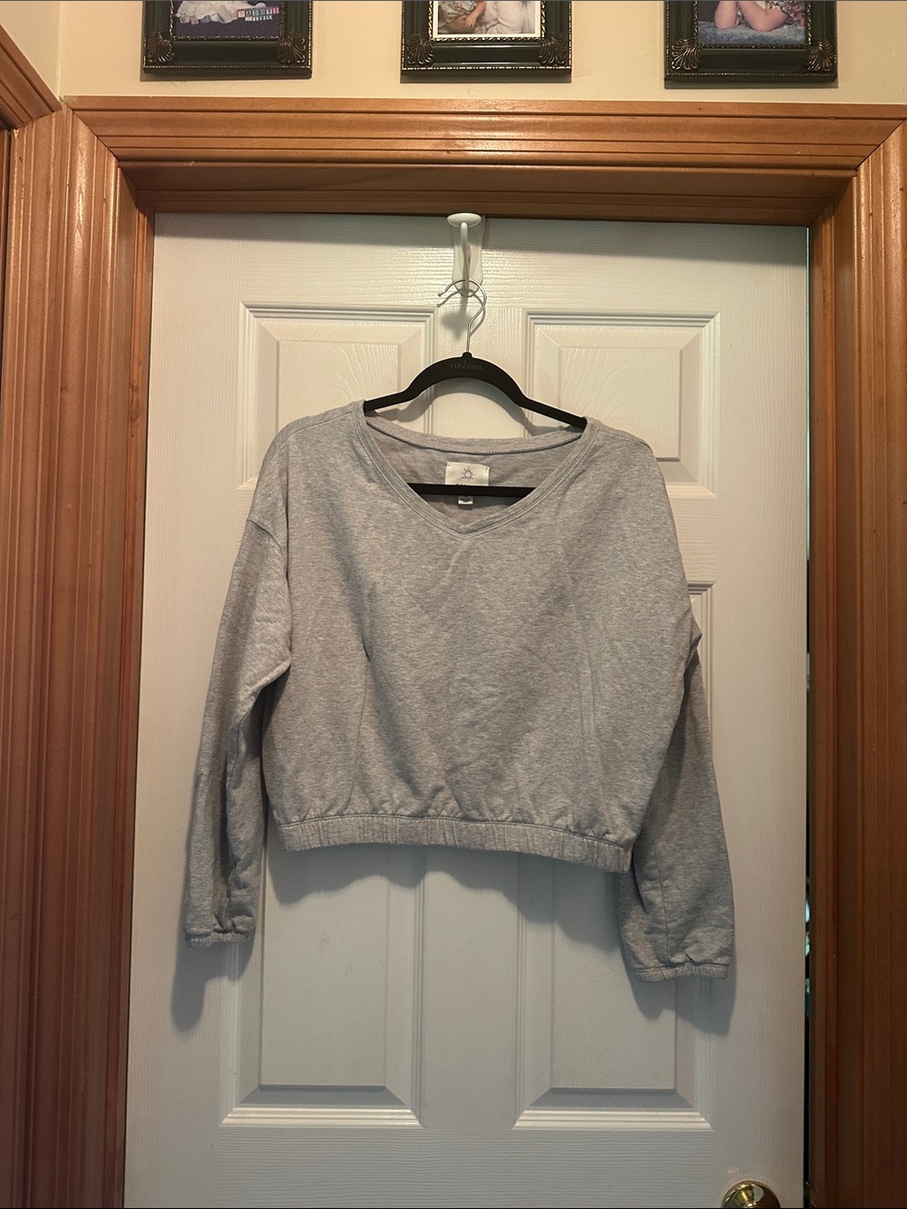 aerie Light Gray Cropped Sweatshirt - Casual Crew Pullover